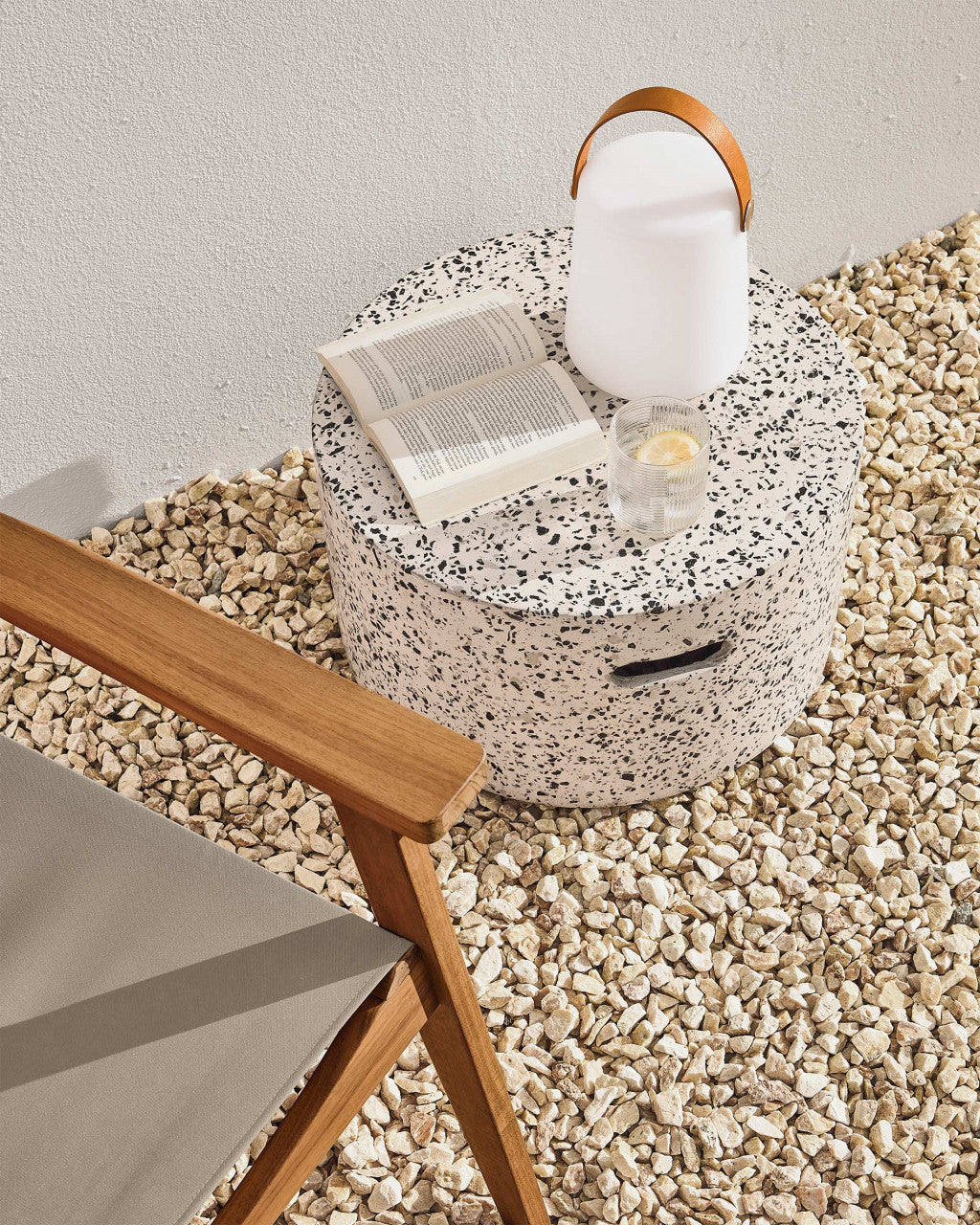 Masa laterala exterior alba din ciment 52 cm Jenell Kave Home