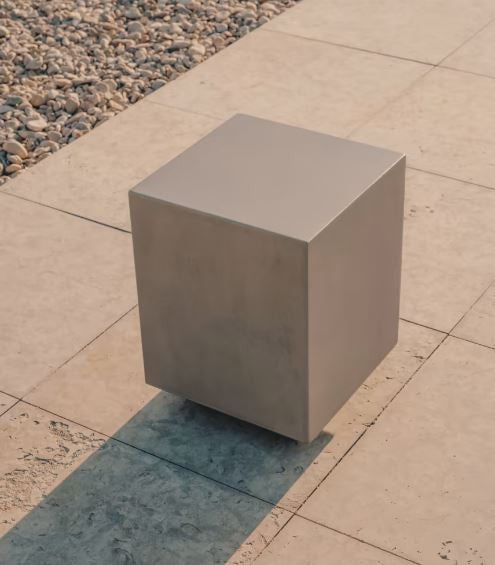 Masa laterala exterior gri din ciment 35x35 cm Rustella Kave Home