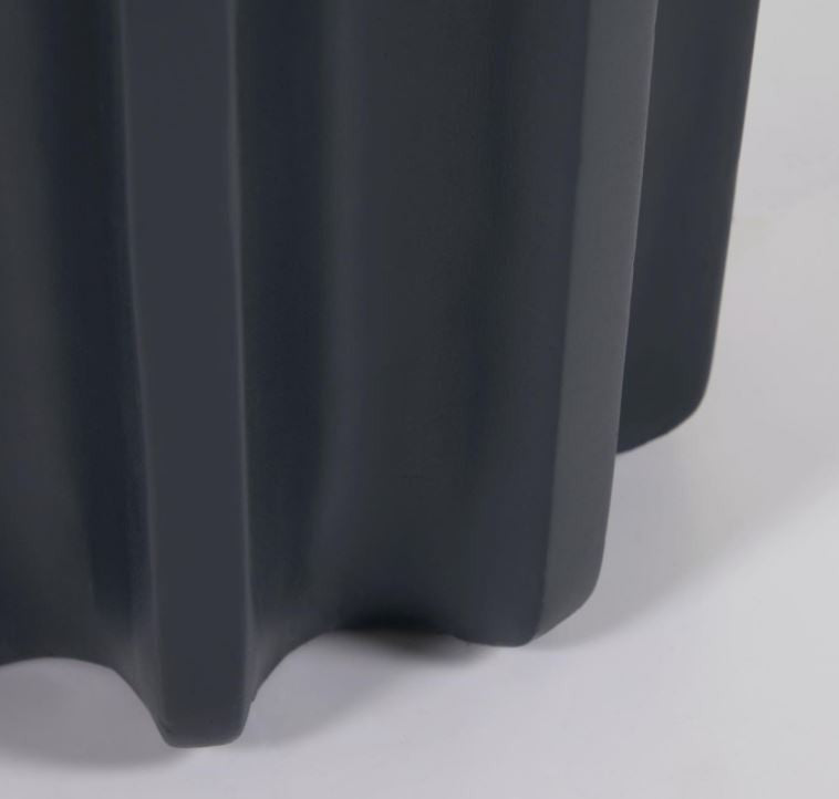 Masa laterala exterior neagra din ciment 32 cm Vilandra Kave Home