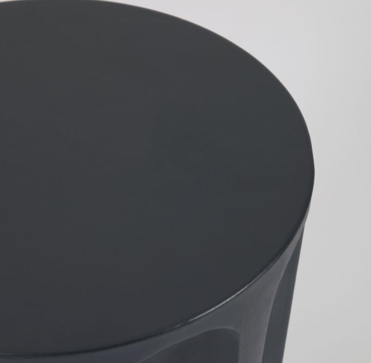 Masa laterala exterior neagra din ciment 32 cm Vilandra Kave Home