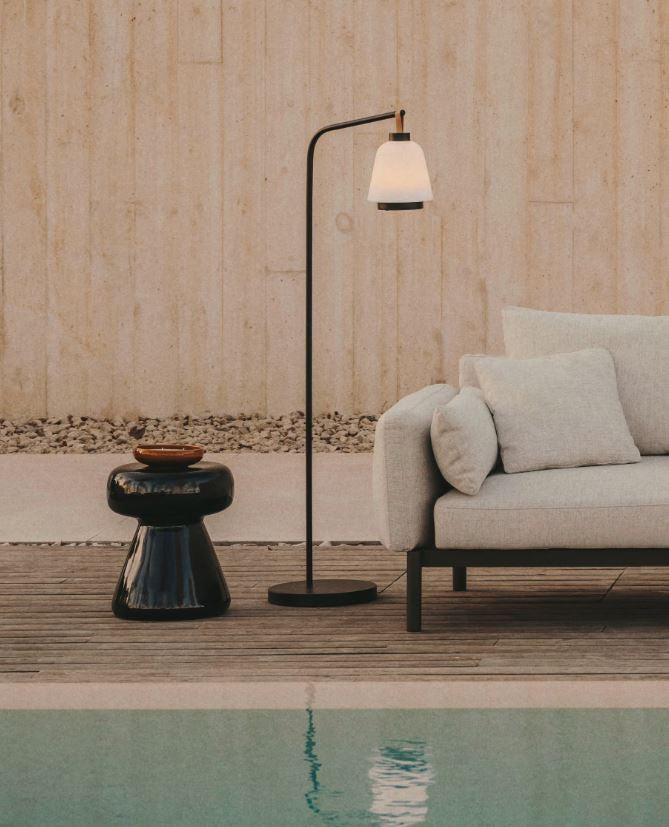 Masa laterala exterior neagra din ciment 38 cm Manya Kave Home