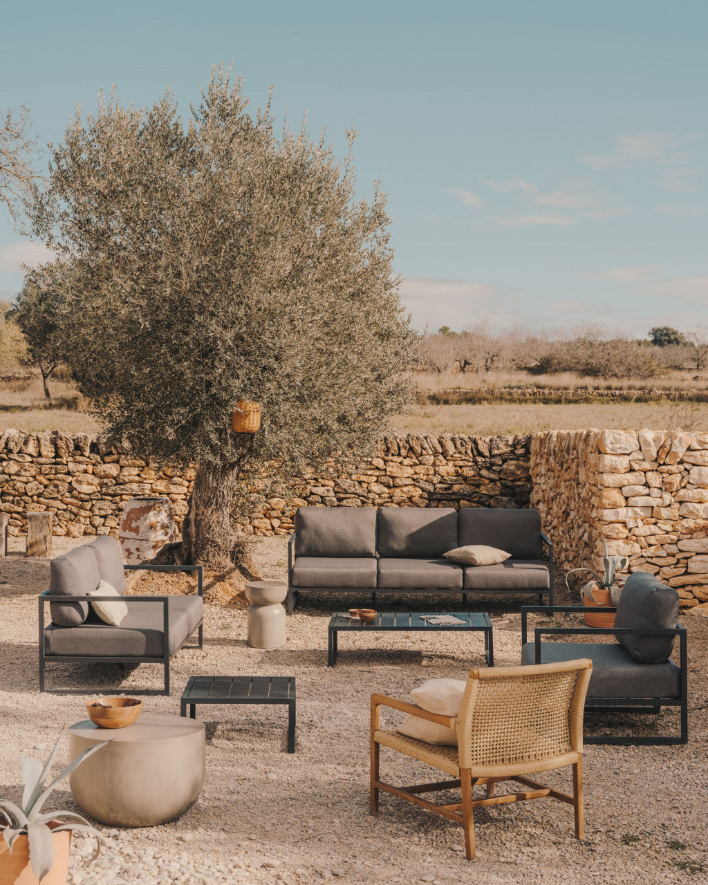 Masa laterala exterior neagra din metal 60x60 cm Comova Kave Home