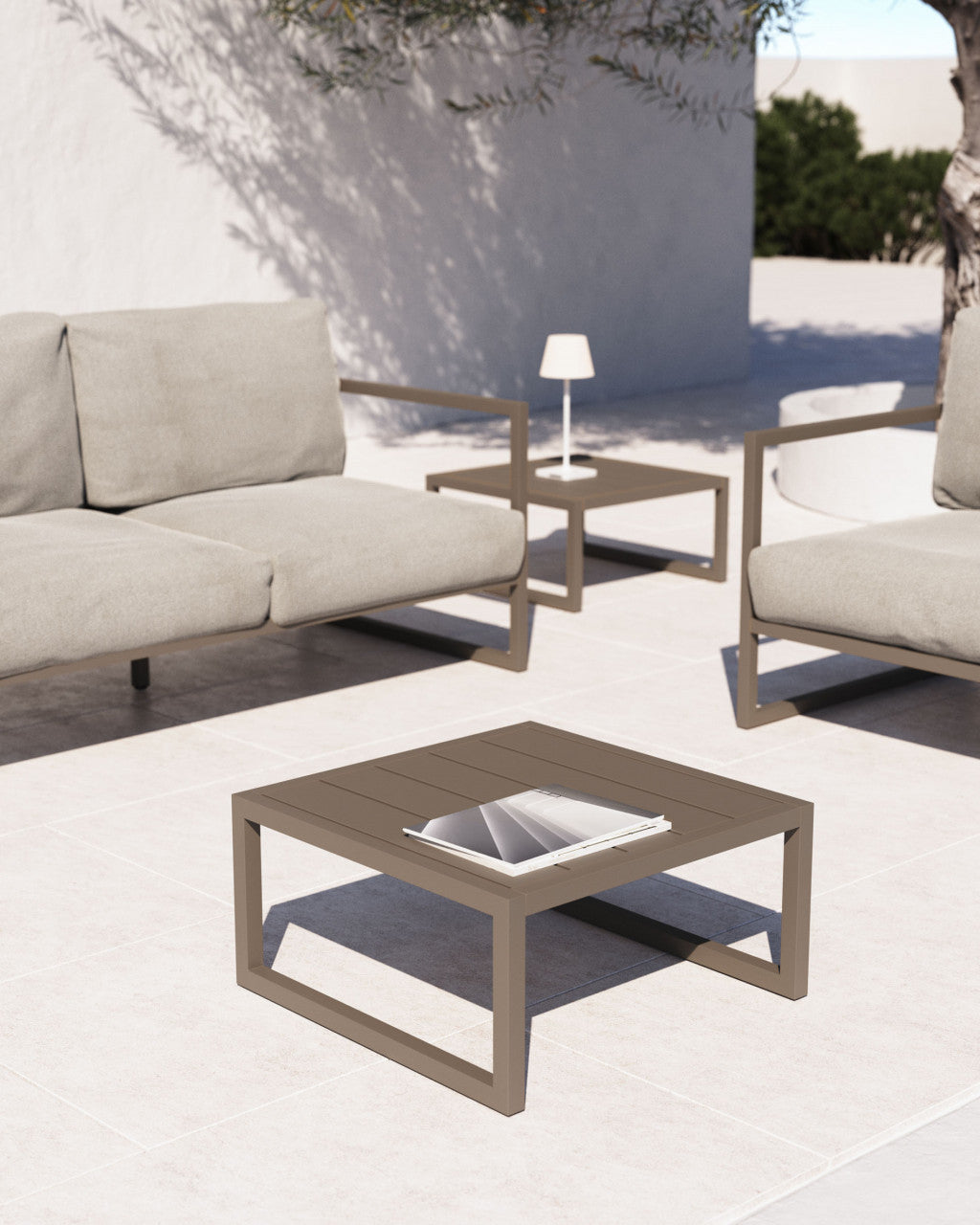 Masa laterala exterior verde din metal 60x60 cm Comova Kave Home