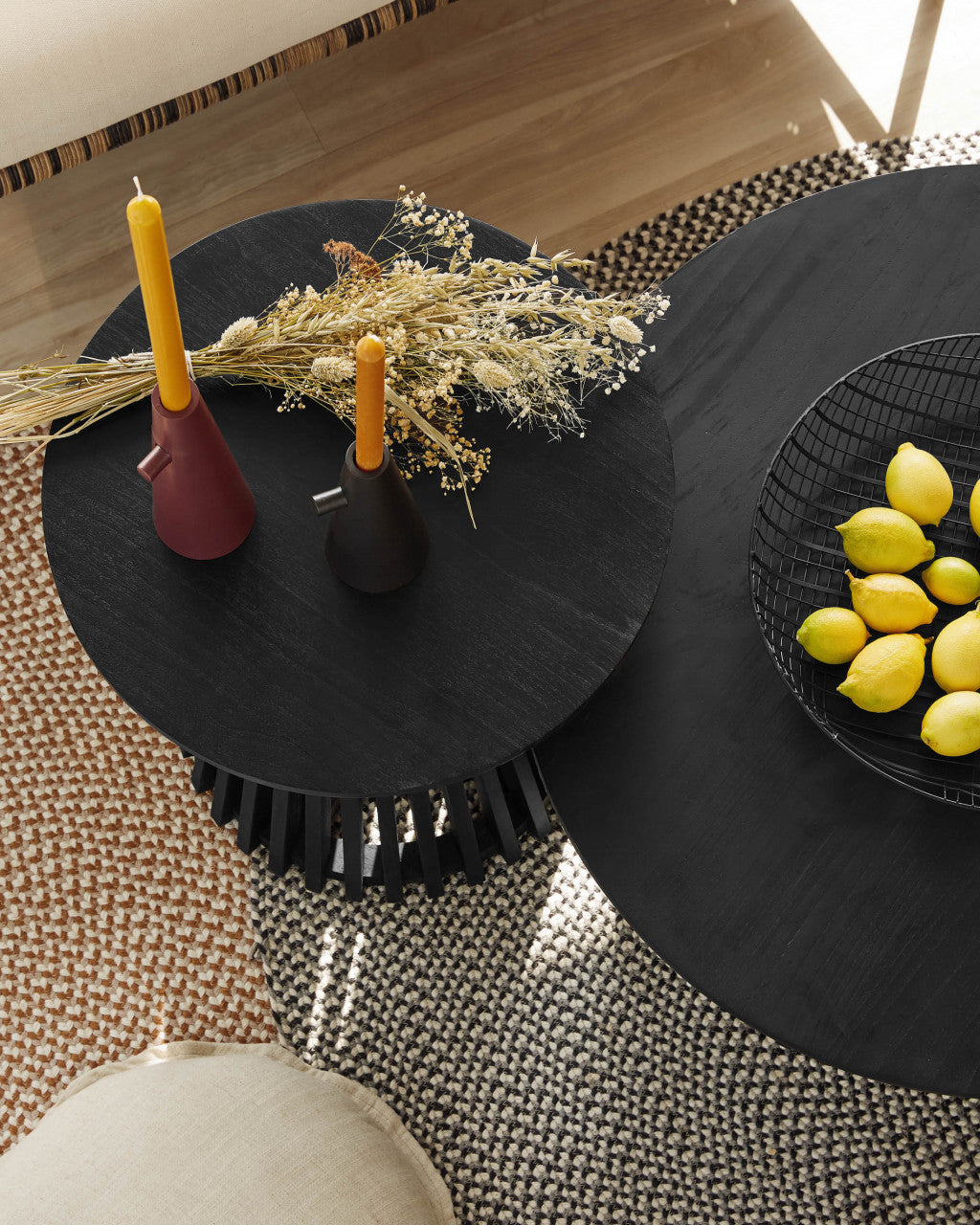 Masa laterala neagra din lemn 50 cm Jeanette Kave Home