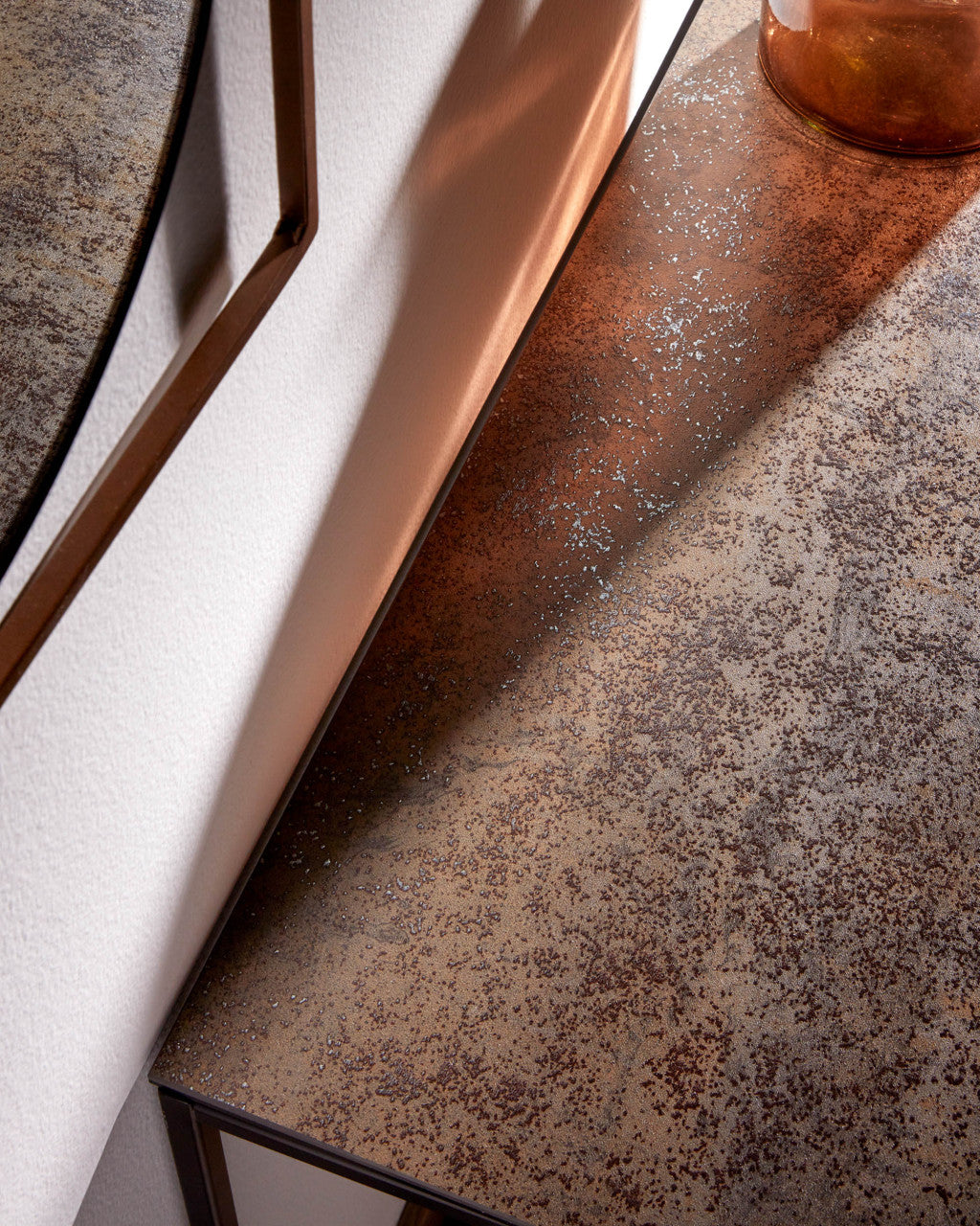 Masa laterala neagra din metal si ceramica 30x45 cm Rewena Kave Home