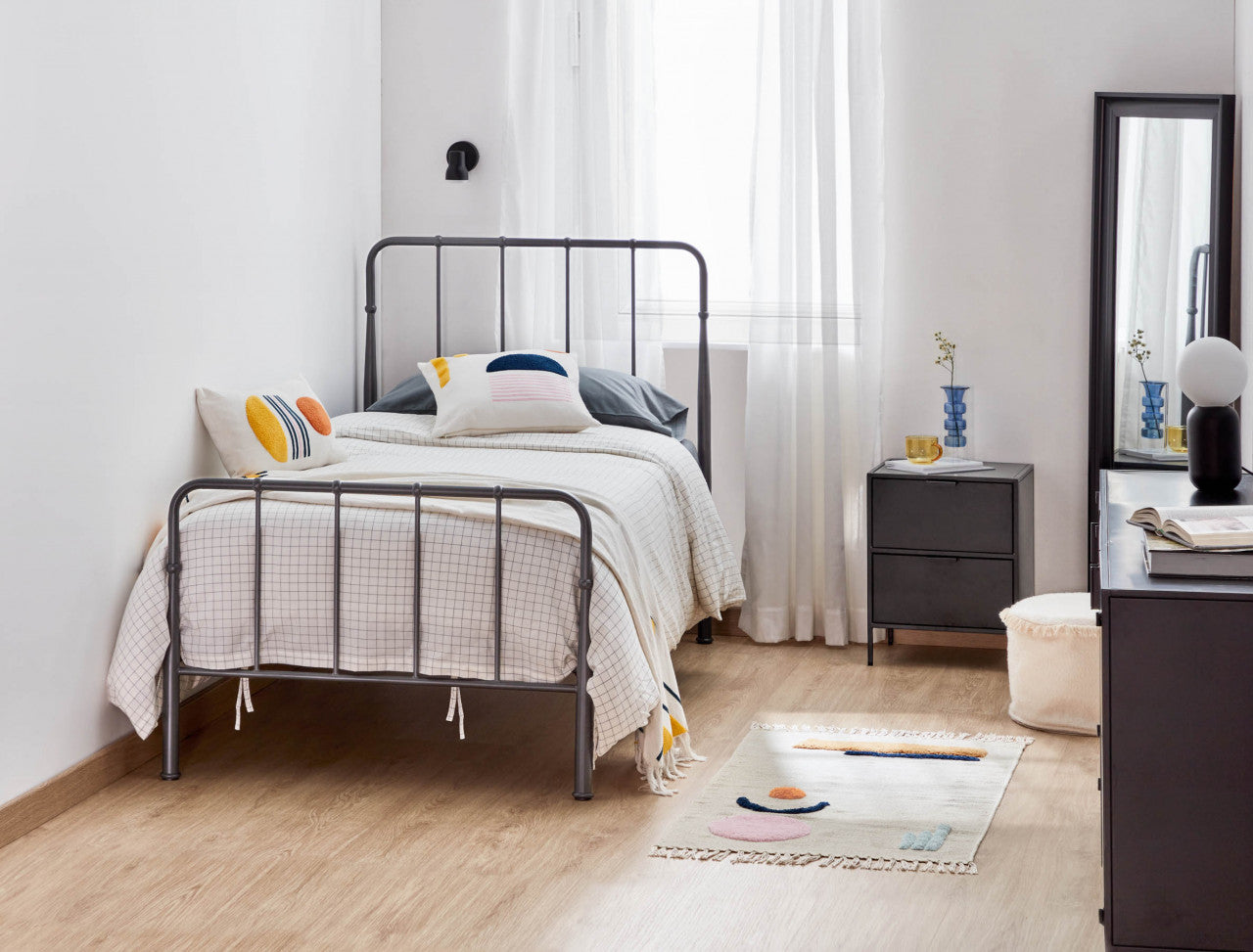 Noptiera neagra din metal Shantay Kave Home