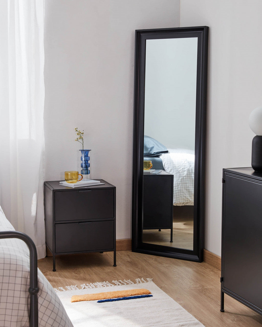 Noptiera neagra din metal Shantay Kave Home