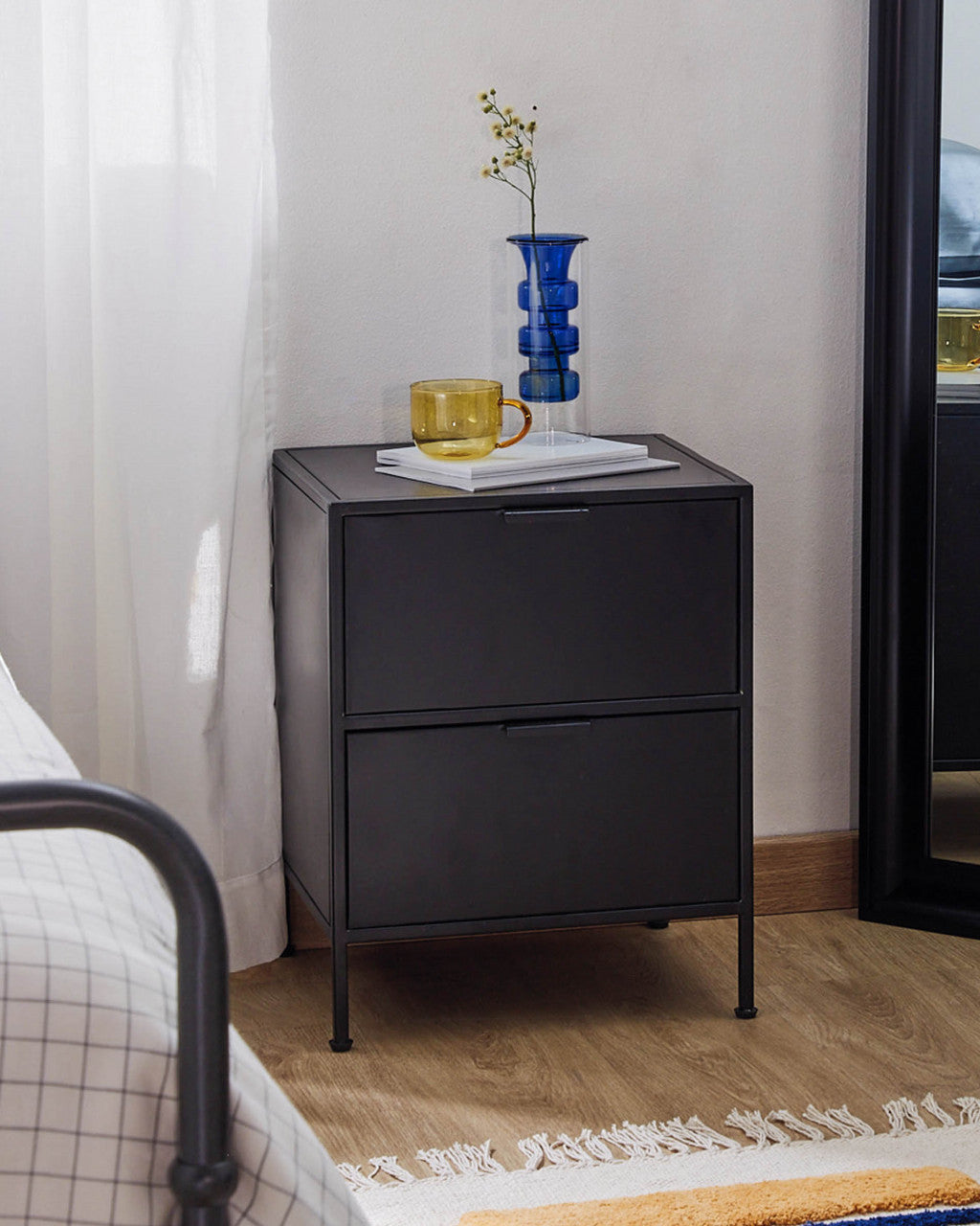 Noptiera neagra din metal Shantay Kave Home