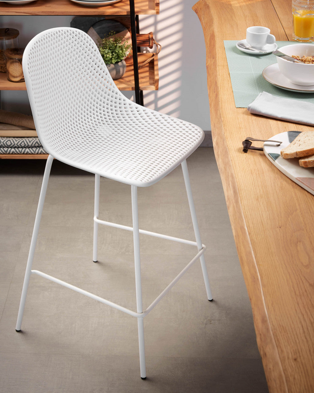 Scaun bar alb din metal Quinby Kave Home