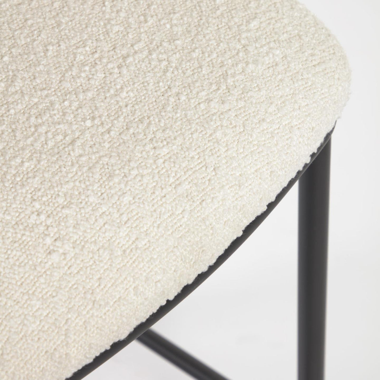 Scaun bar alb din textil Ciselia Fleece Kave Home