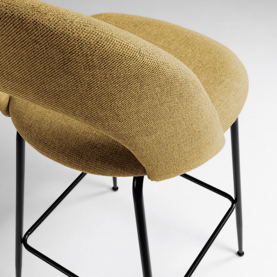 Scaun bar galben din textil Mahalia Kave Home