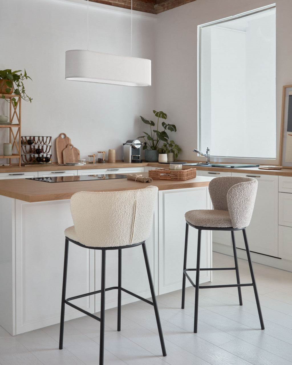 Scaun bar gri din textil Ciselia Style Kave Home