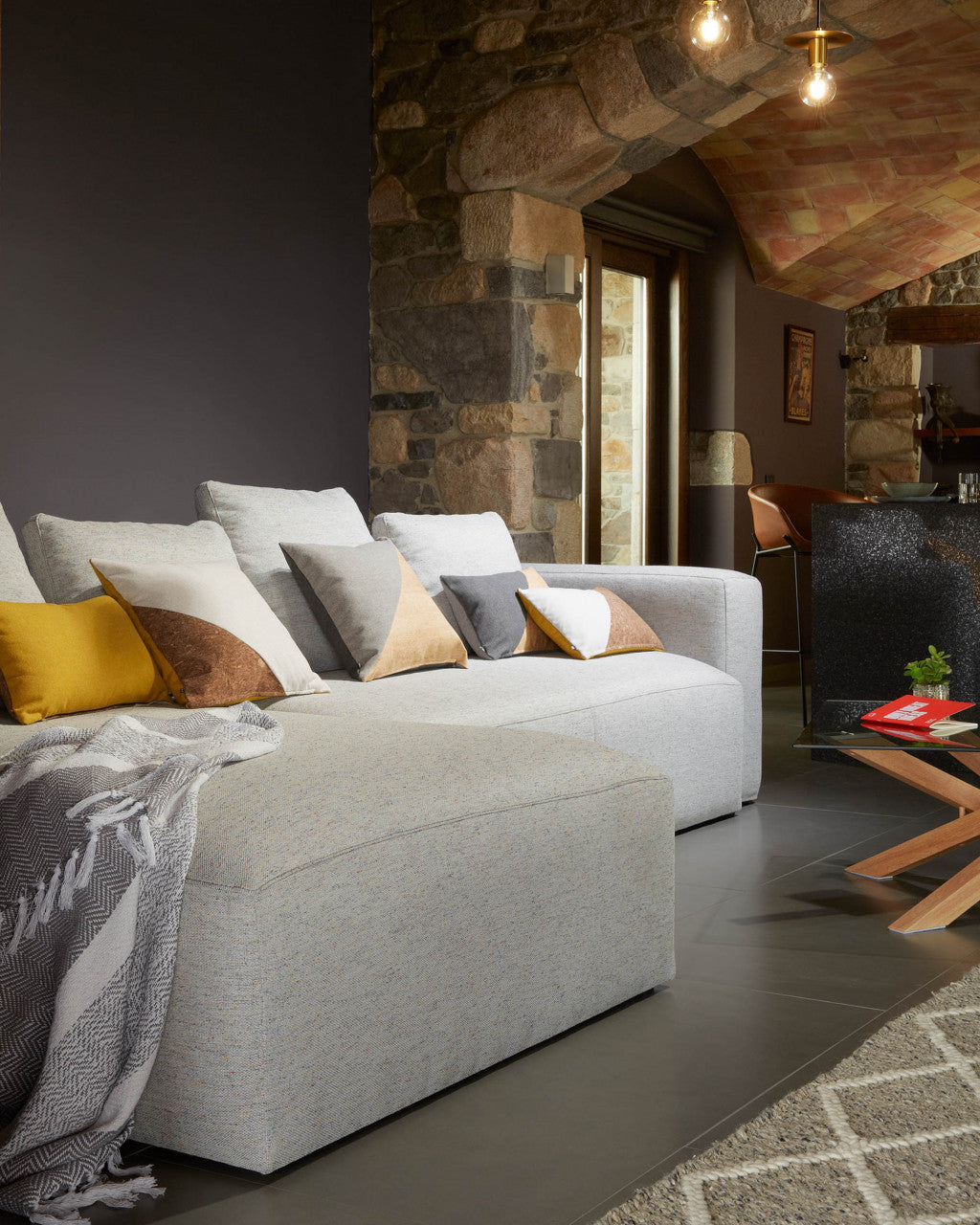 Scaun bar maro din piele ecologica Yvette Kave Home