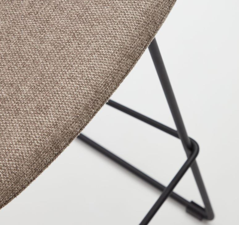 Scaun bar maro/negru din textil Zahara Low Kave Home