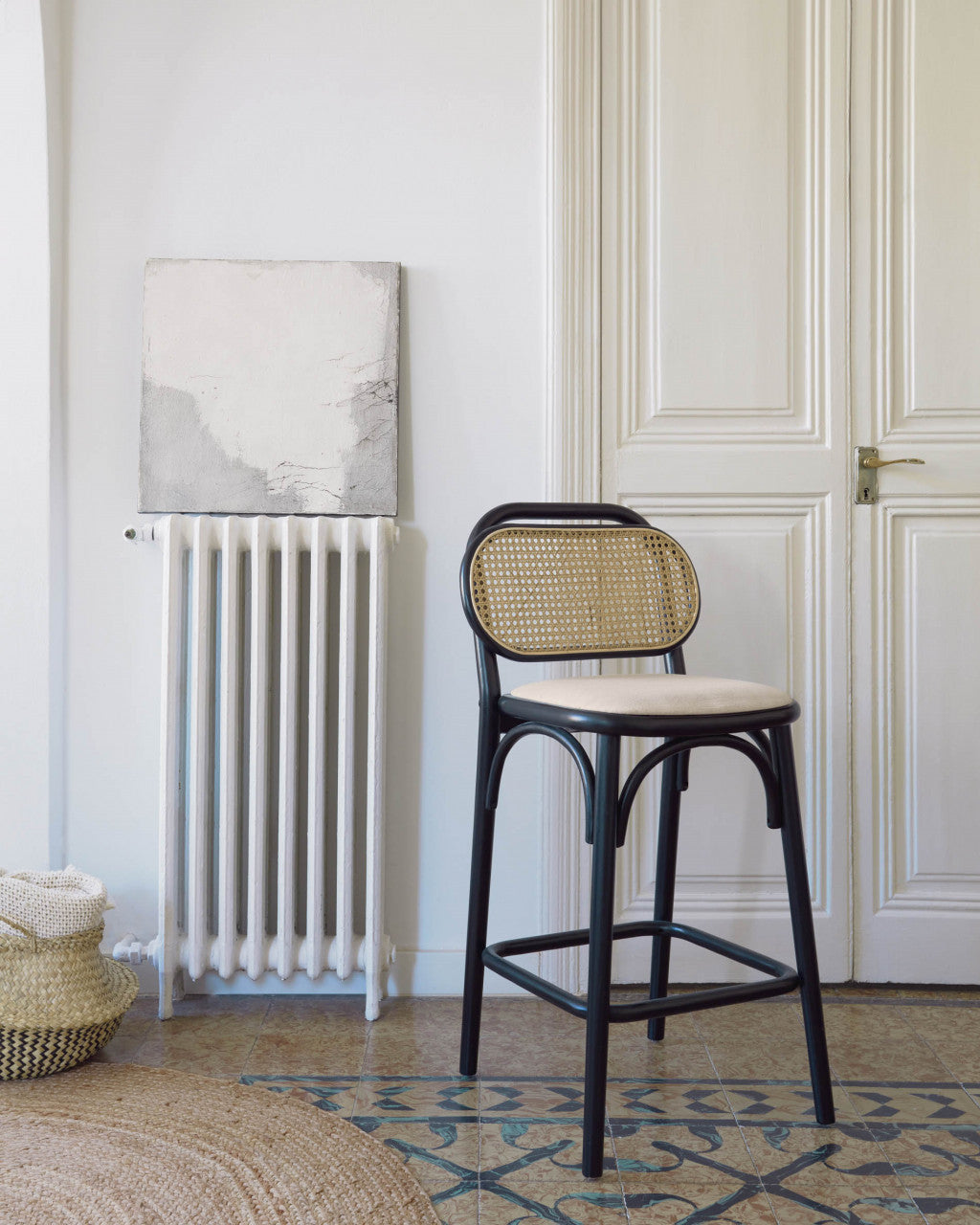 Scaun bar negru din lemn Doriane Kave Home
