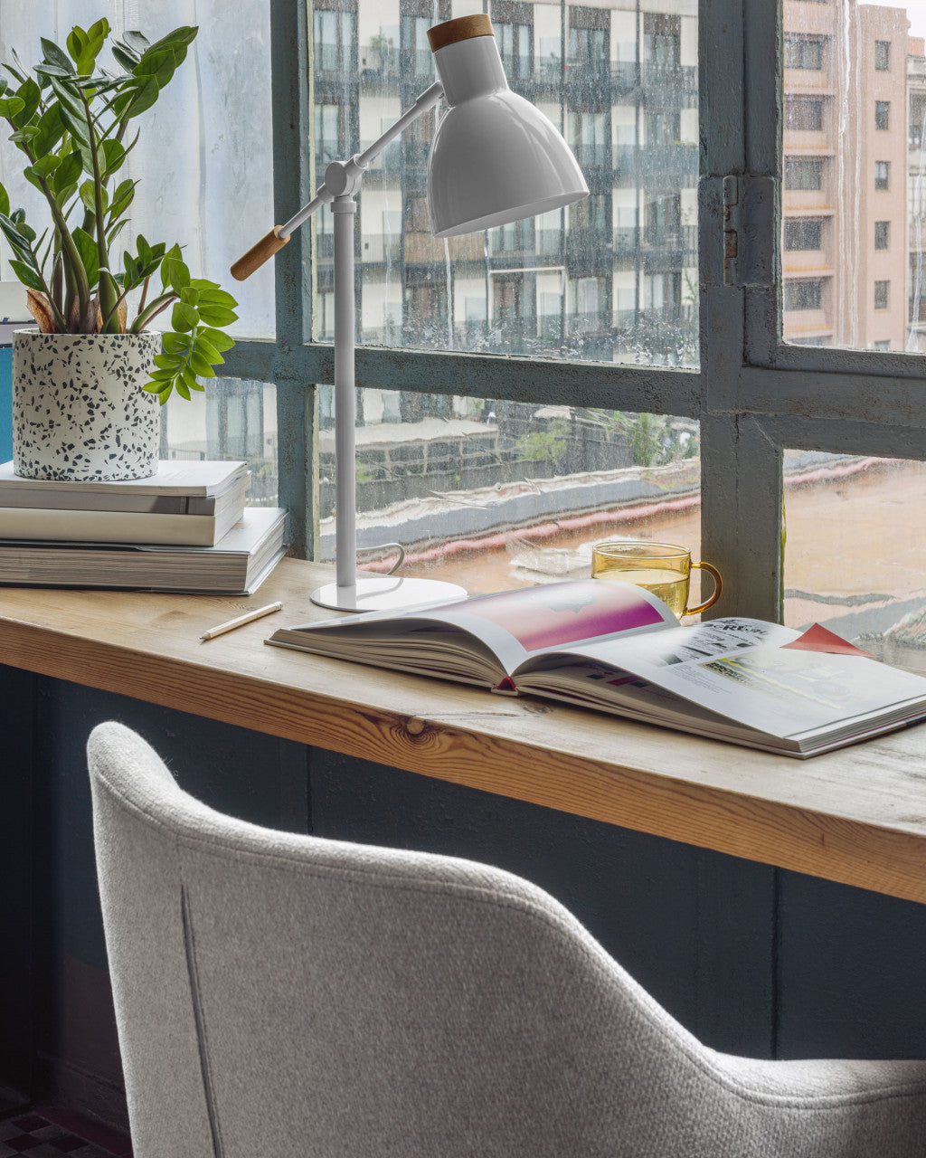 Scaun birou rotativ gri deschis din textil Einara Kave Home