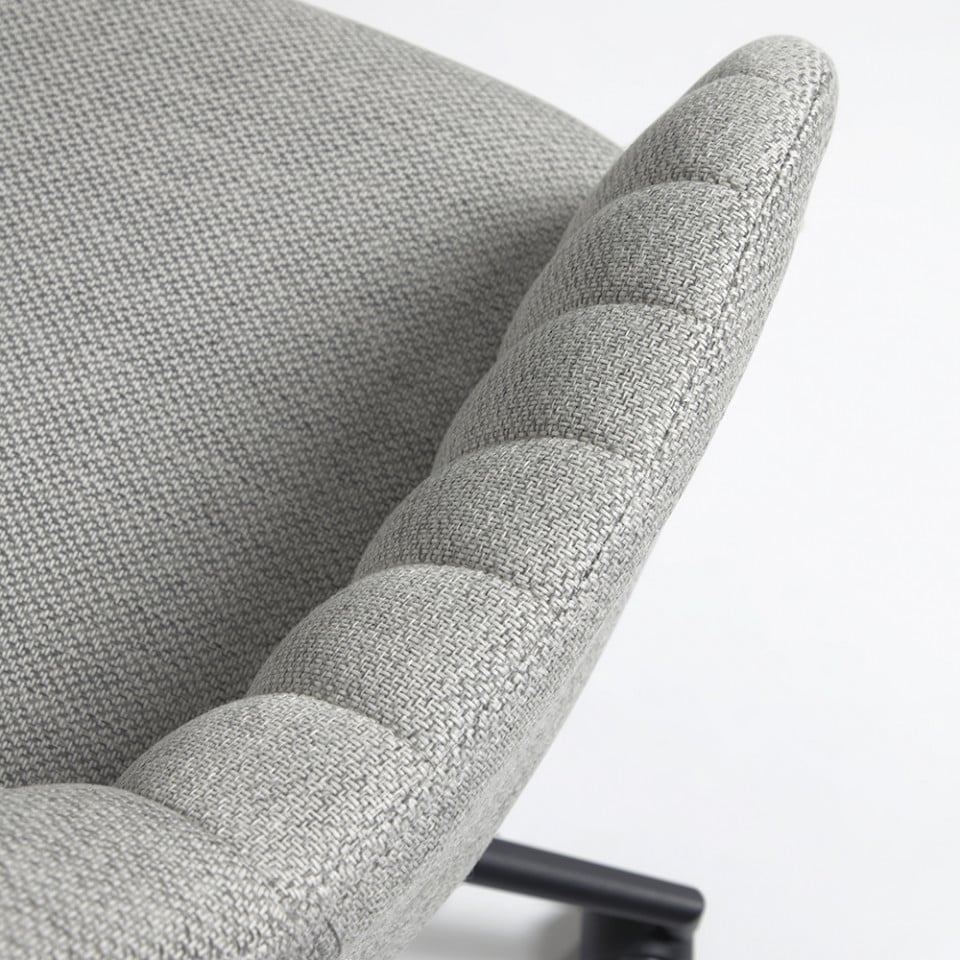 Scaun birou rotativ gri deschis din textil Madina Kave Home