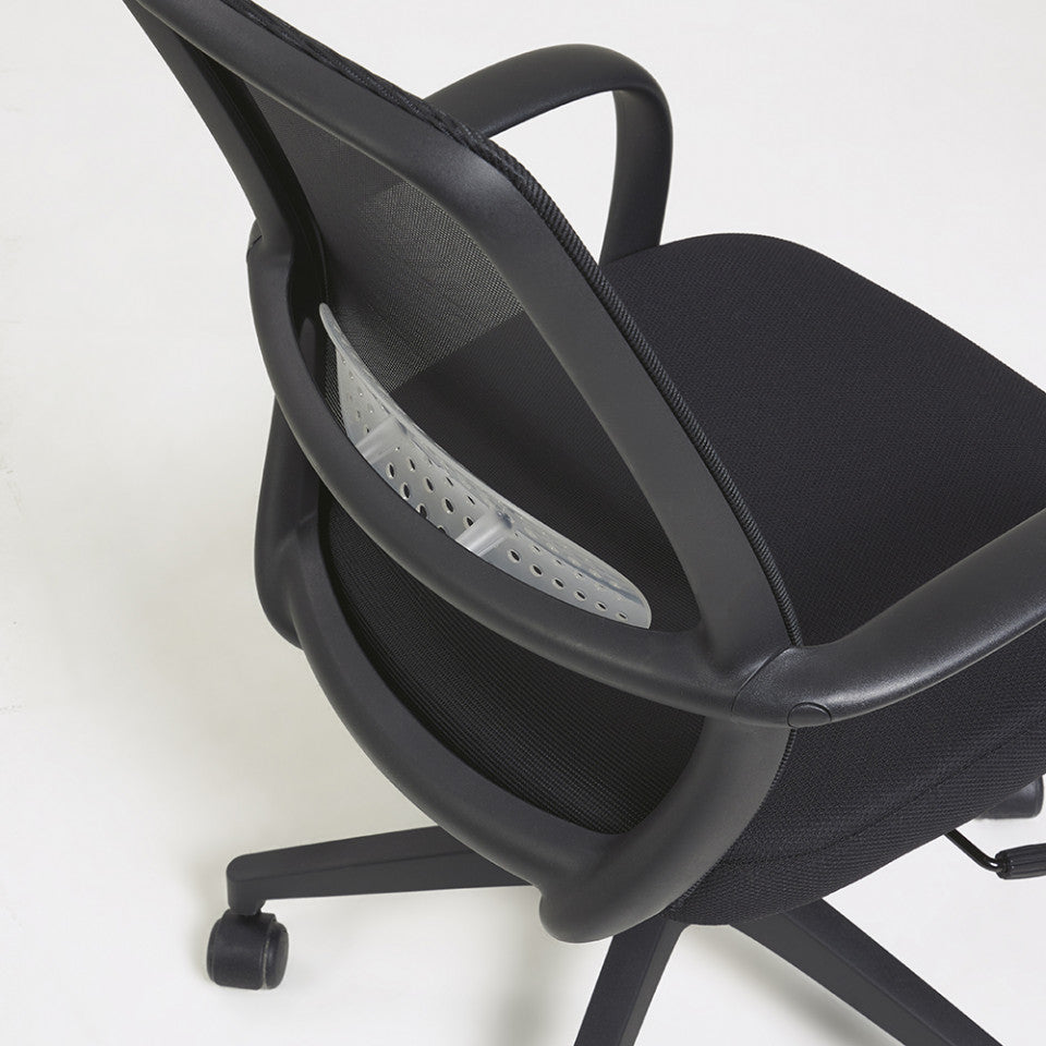 Scaun birou rotativ negru din textil Melva Kave Home