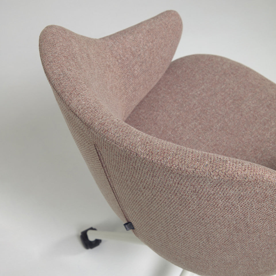 Scaun birou rotativ roz din textil Einara Kave Home