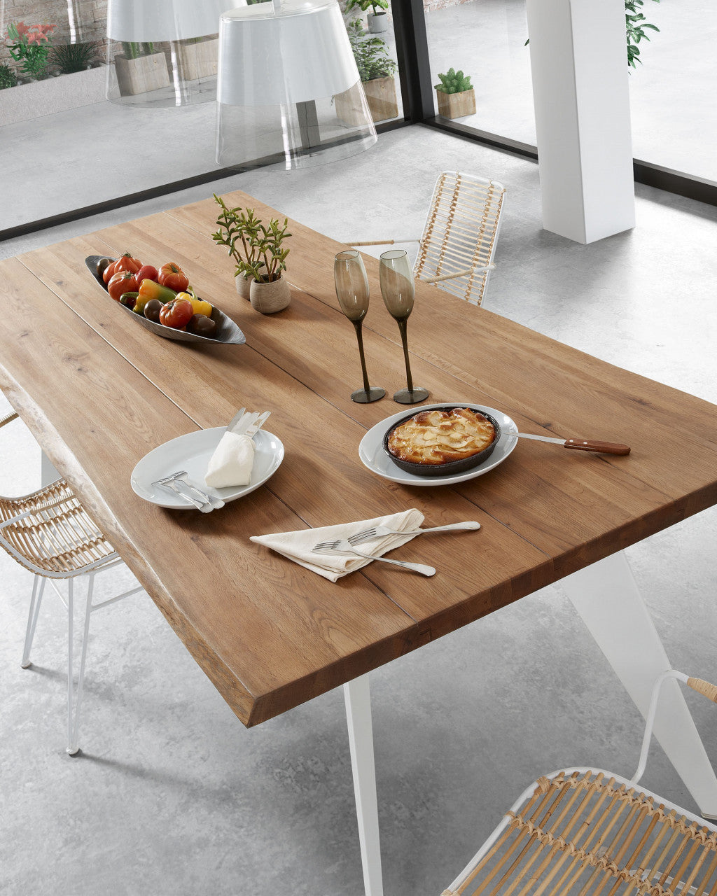 Scaun dining alb din ratan si metal Tishana Kave Home