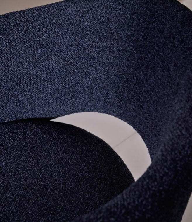 Scaun dining albastru din textil Maina Chenille Kave Home