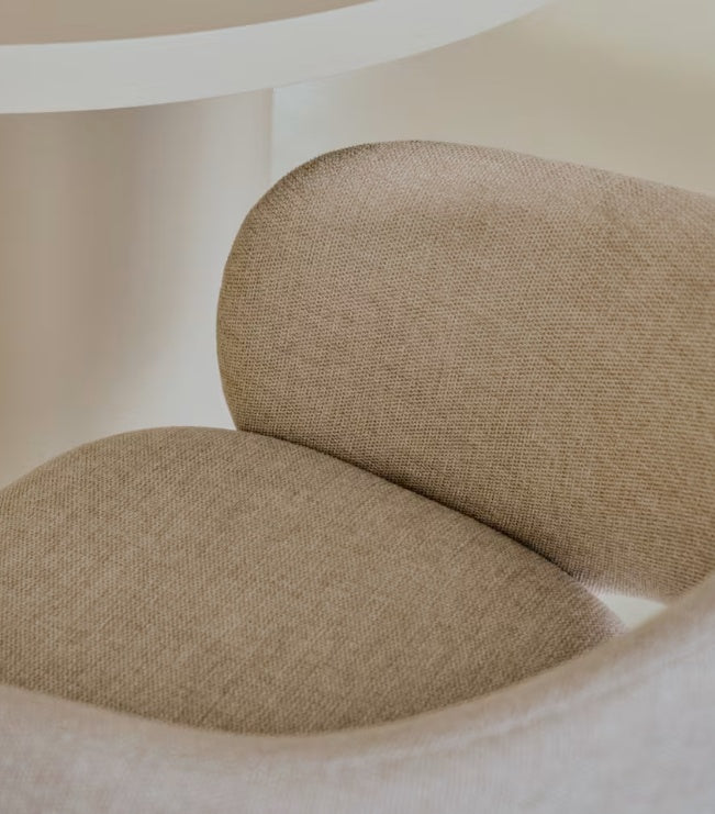 Scaun dining bej din textil Maina Kave Home