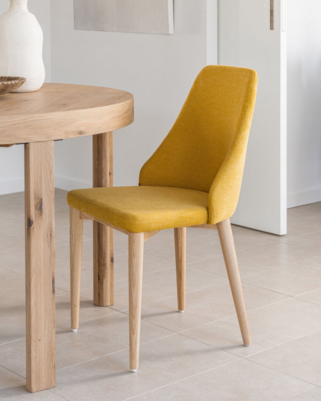 Scaun dining galben mustar din textil Rosie Kave Home