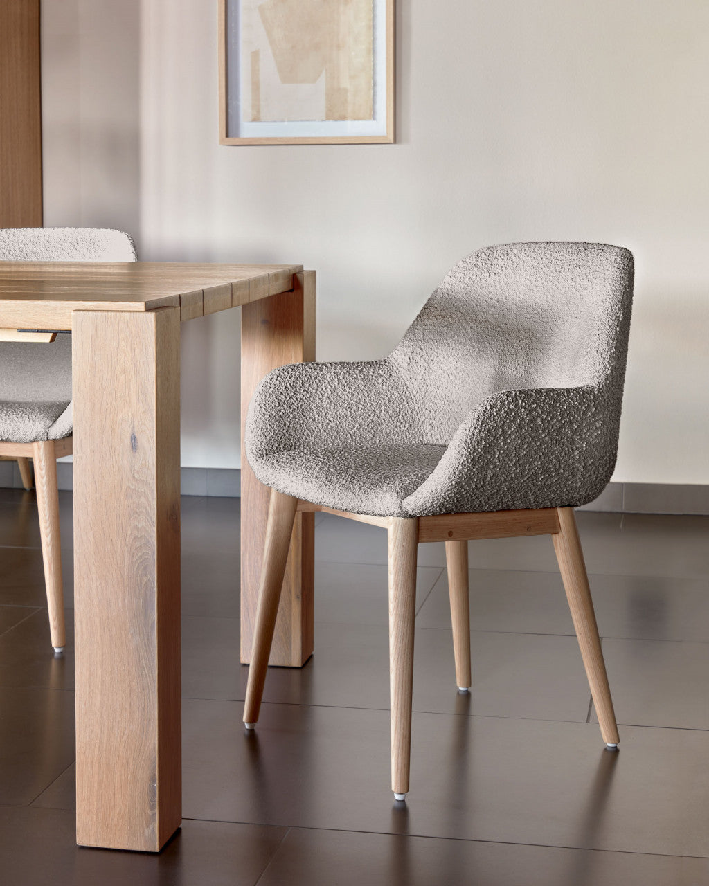 Scaun dining gri deschis din textil Konna Kave Home