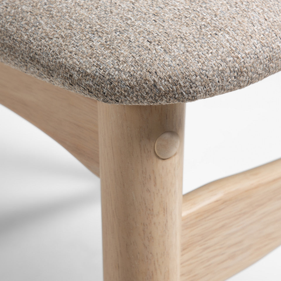 Scaun dining gri deschis/maro din textil Nayme Kave Home