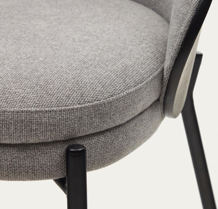 Scaun dining gri deschis/negru din textil Eamy Kave Home