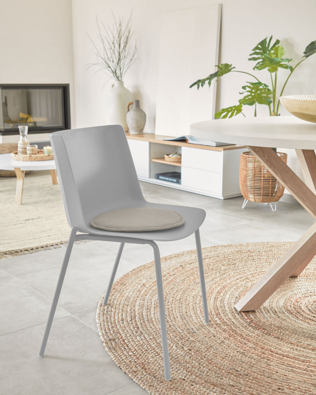 Scaun dining gri din metal Hannia Kave Home