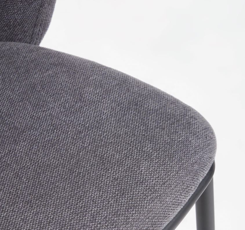 Scaun dining gri inchis din textil Ciselia Kave Home