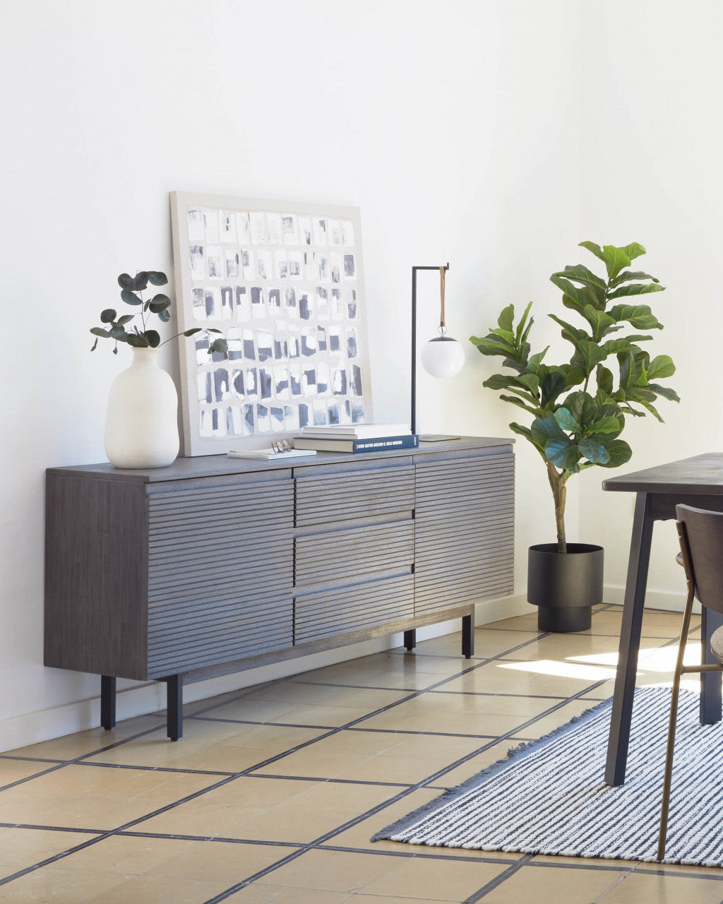Scaun dining gri inchis/negru din textil Maureen Walnut Kave Home