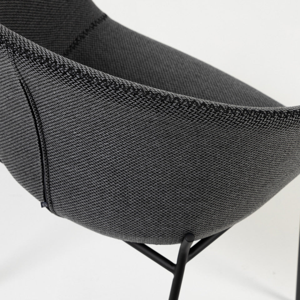 Scaun dining gri inchis/negru din textil Yvette Kave Home