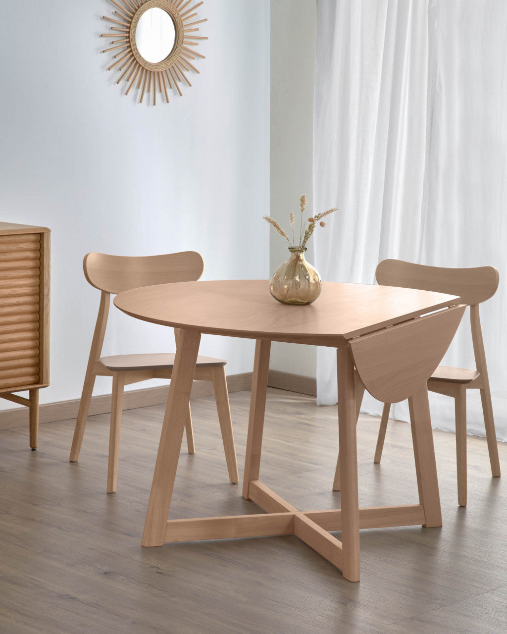 Scaun dining maro deschis din lemn Safina Kave Home