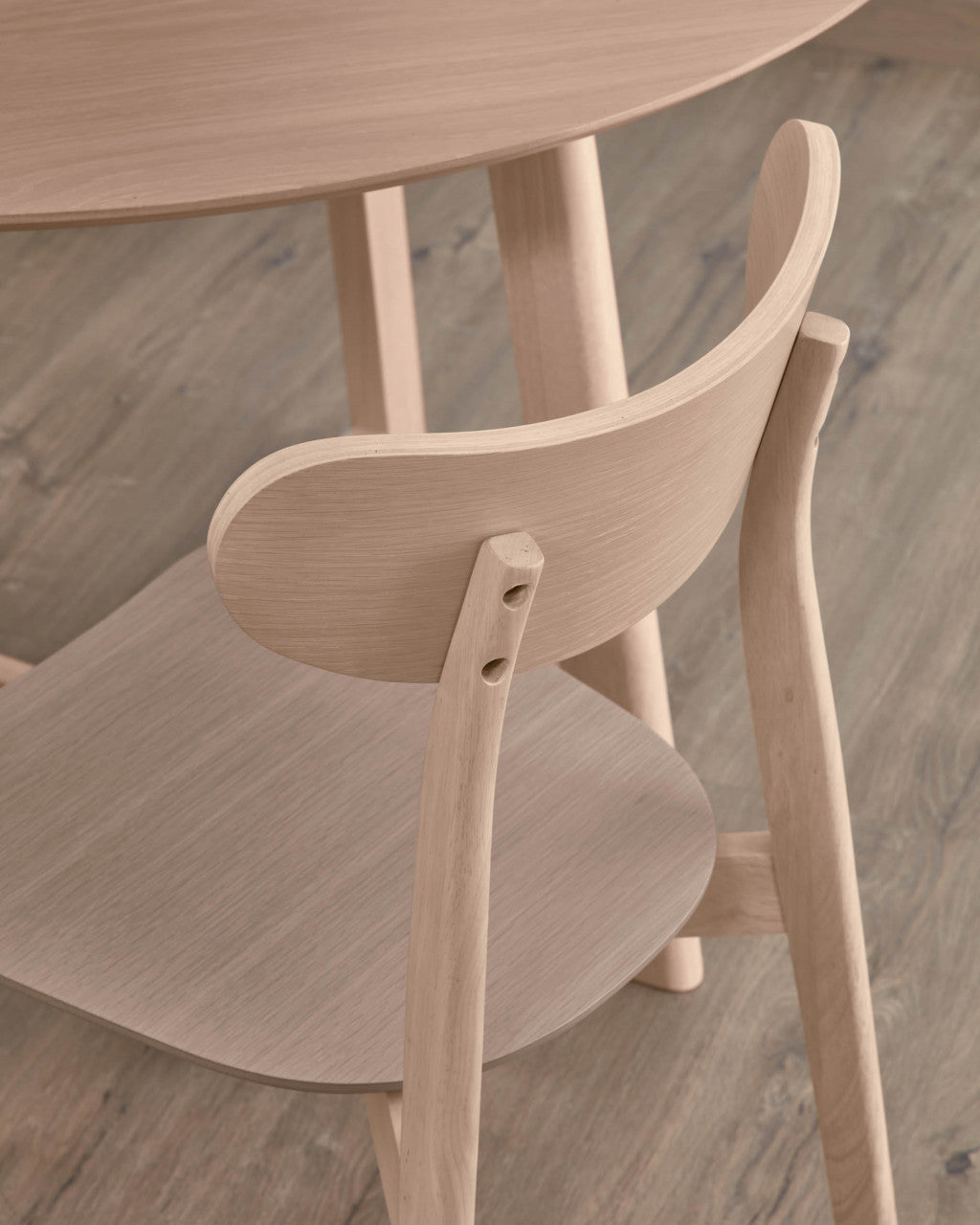 Scaun dining maro deschis din lemn Safina Kave Home