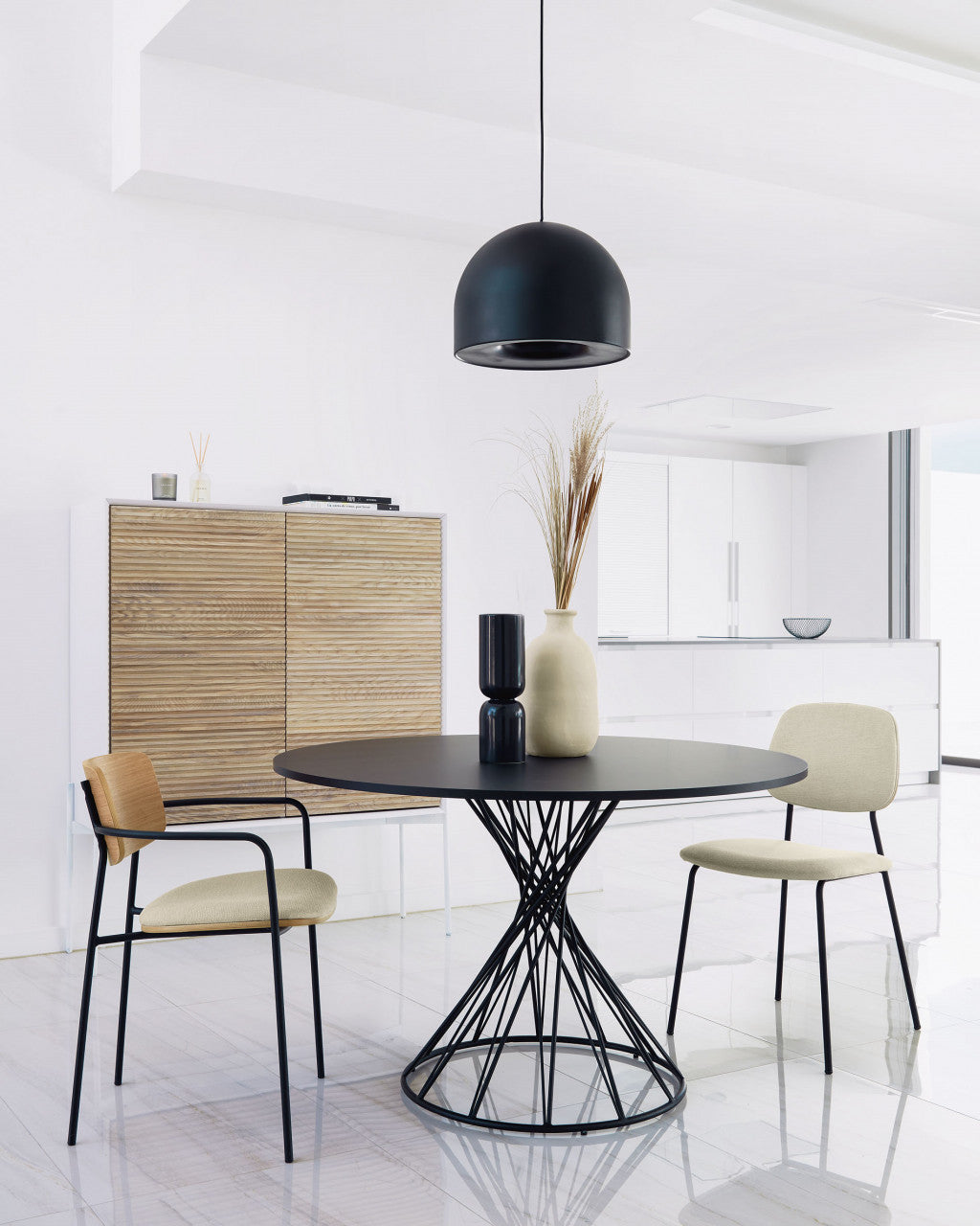 Scaun dining maro deschis din textil Maureen Kave Home