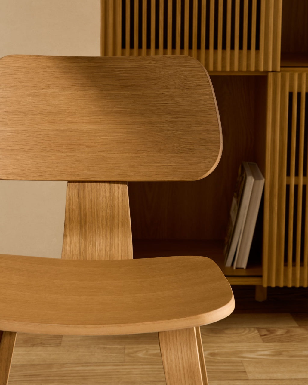 Scaun dining maro din lemn Gena Oak Kave Home