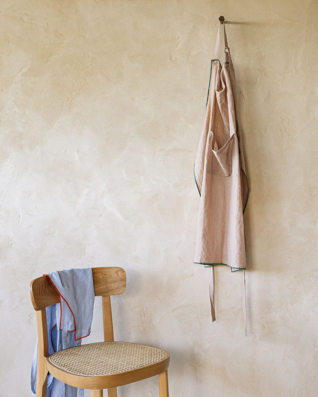 Scaun dining maro din lemn Romane Kave Home
