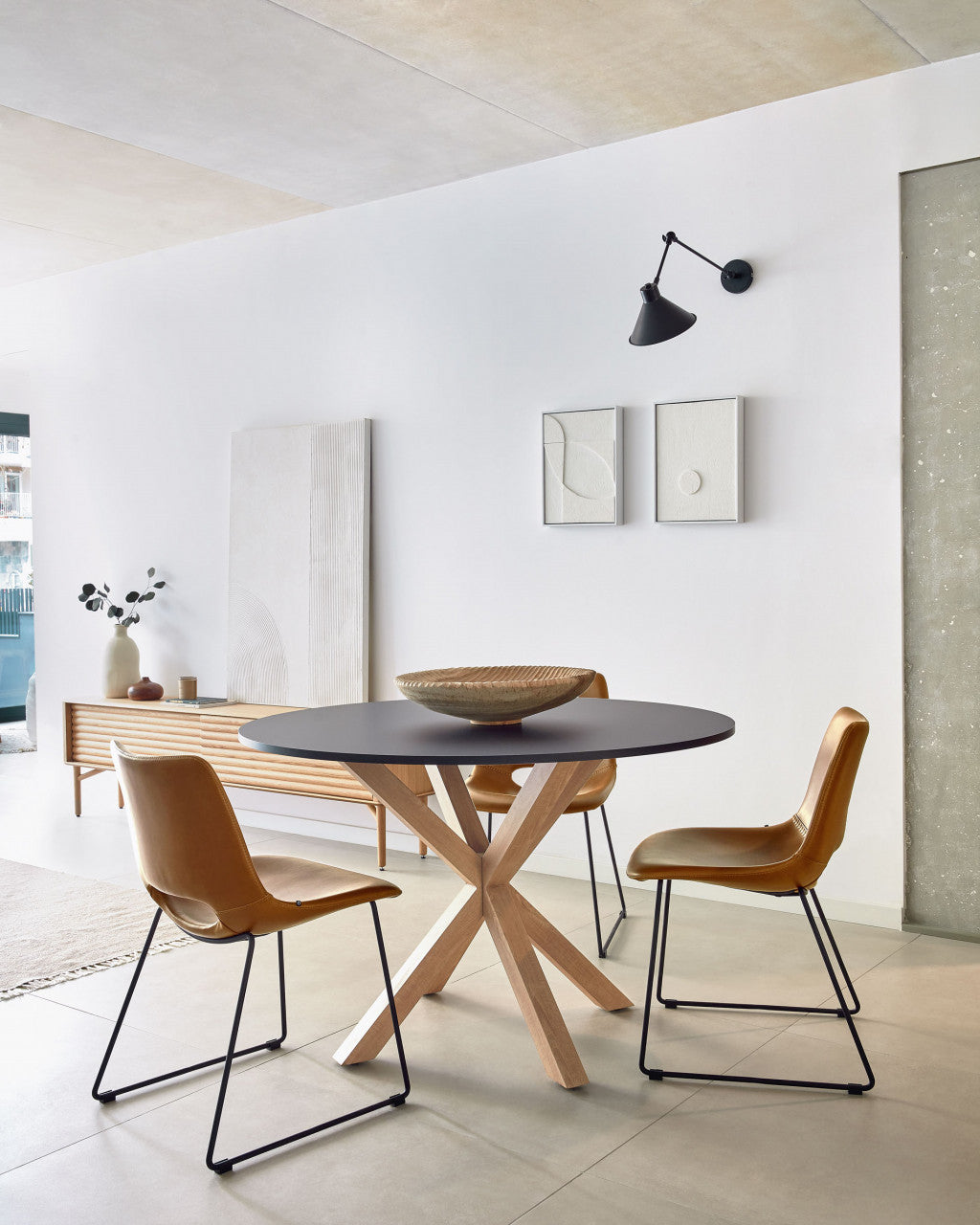 Scaun dining maro din piele si metal Zahara Kave Home