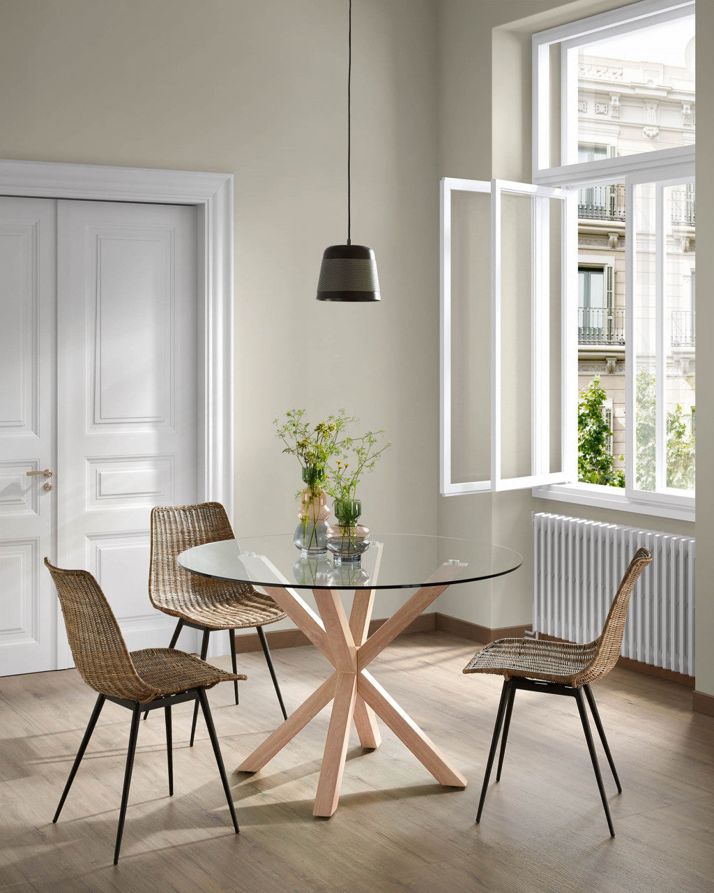 Scaun dining maro/negru din ratan Equal Kave Home