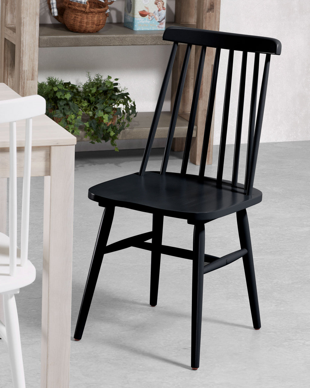 Scaun dining negru din lemn Tressia Style Kave Home