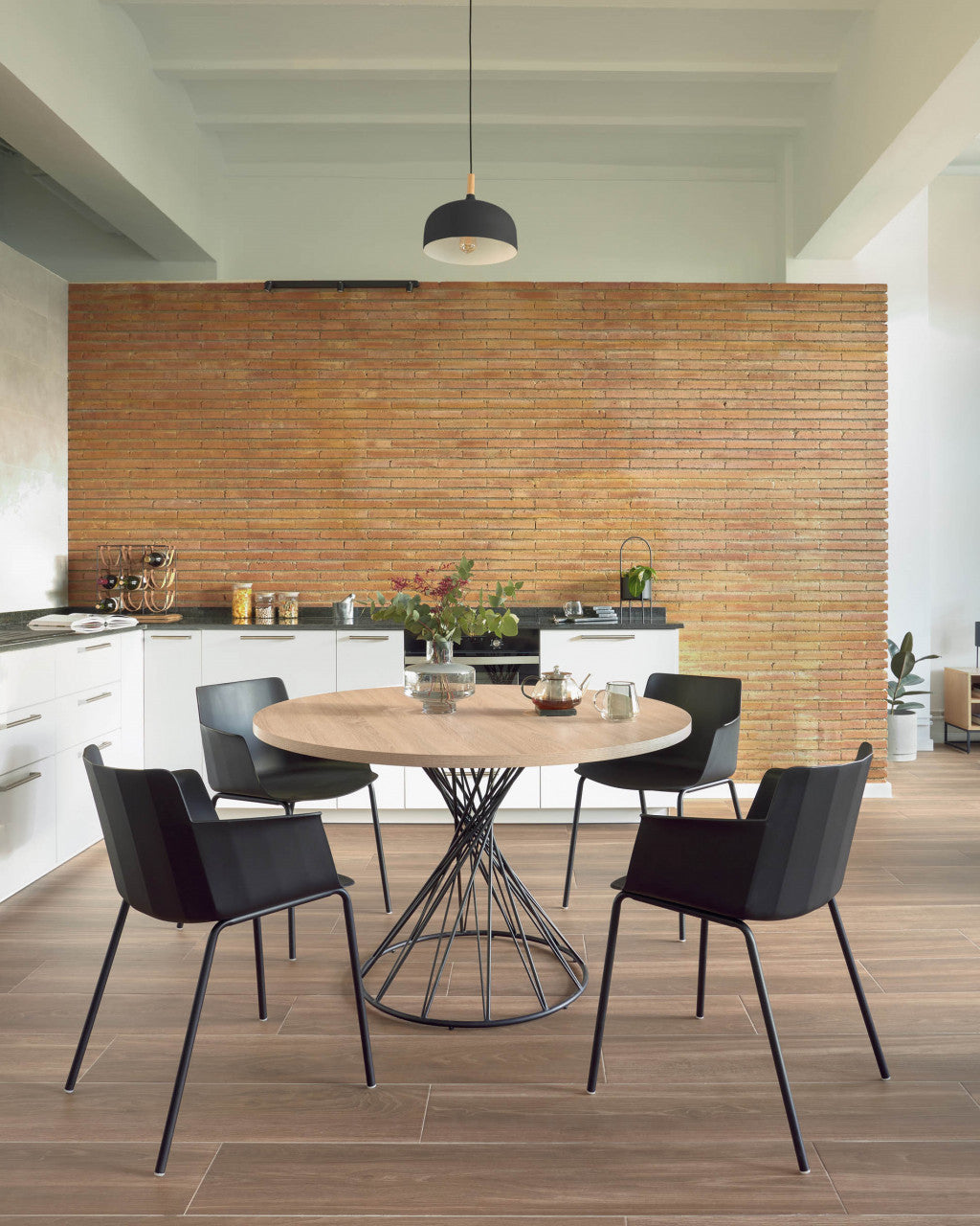Scaun dining negru din metal Hannia Arms Kave Home