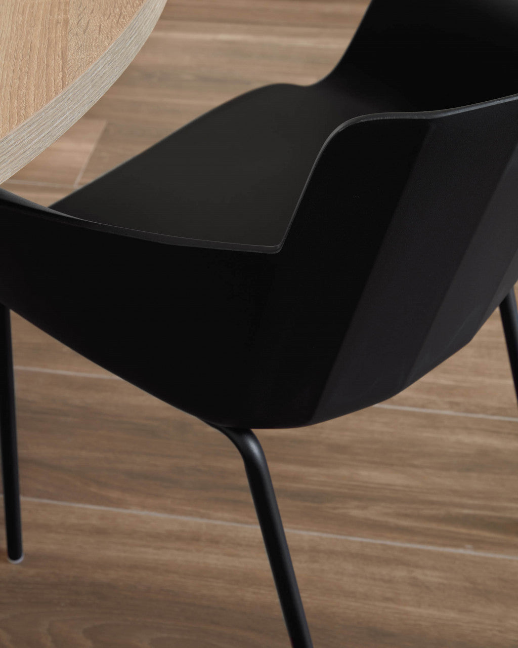 Scaun dining negru din metal Hannia Arms Kave Home