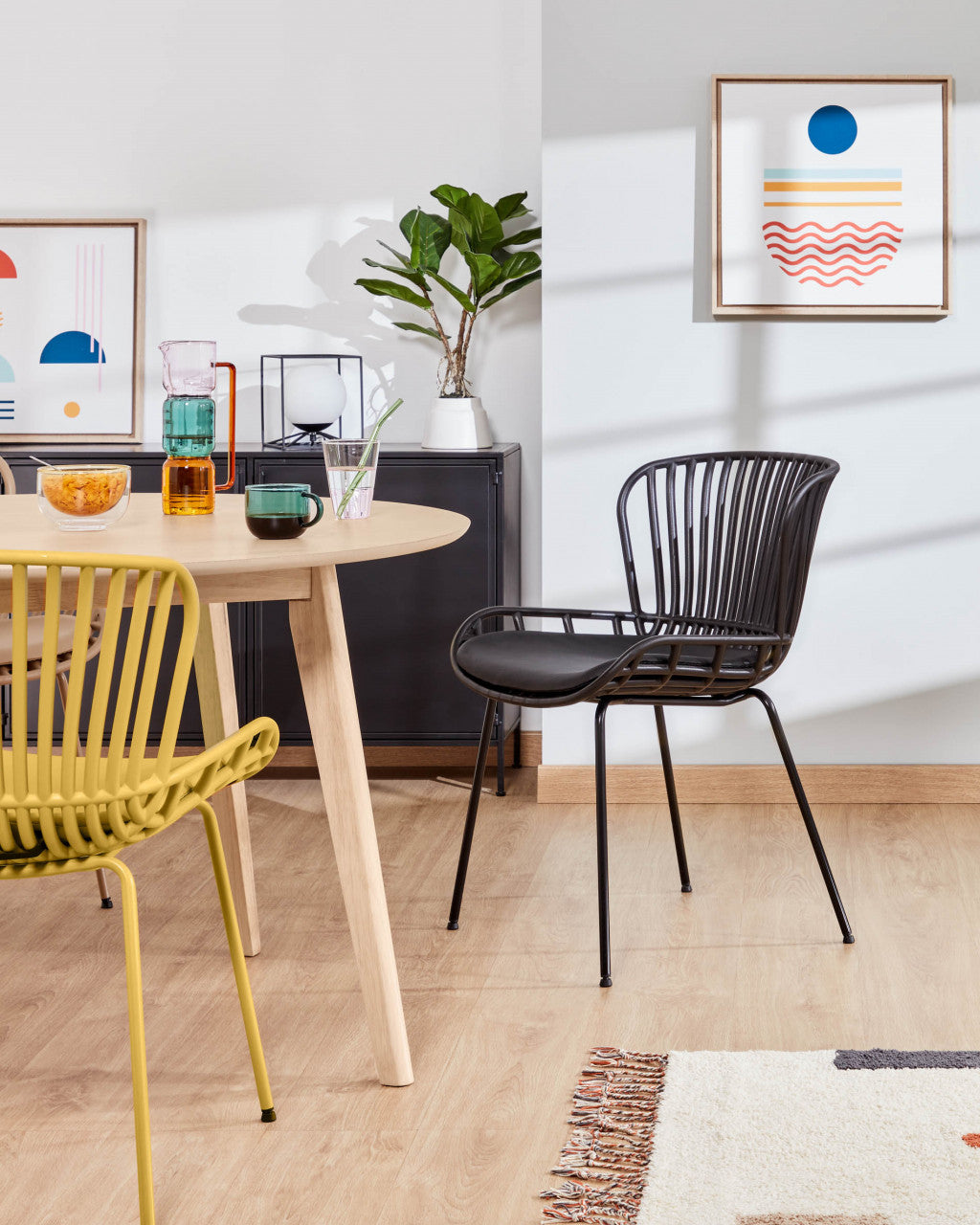 Scaun dining negru din metal Surpik Kave Home