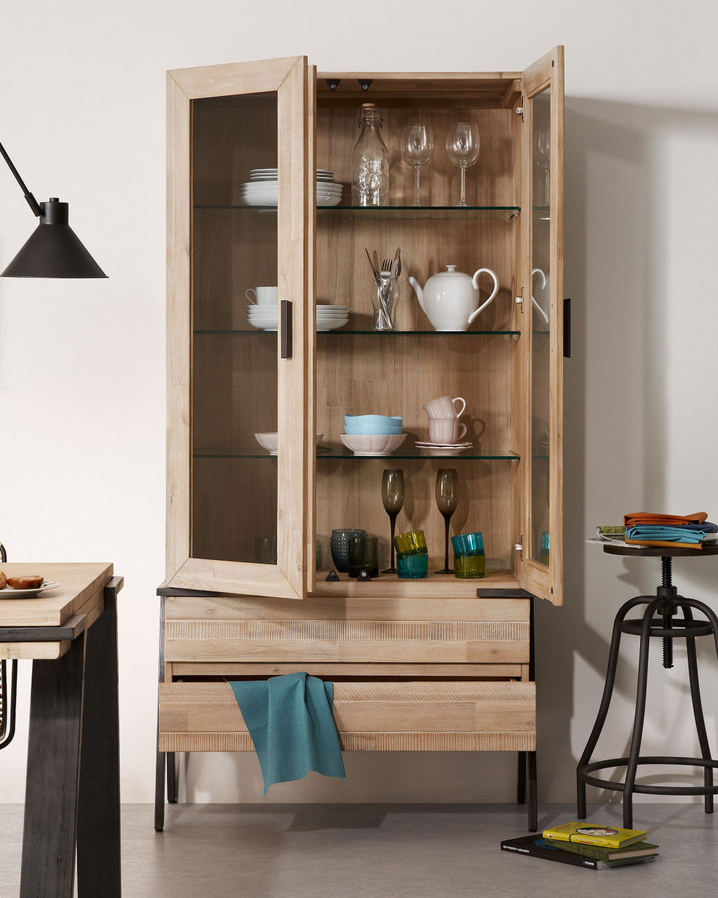 Scaun dining negru din ratan si metal Tishana Kave Home