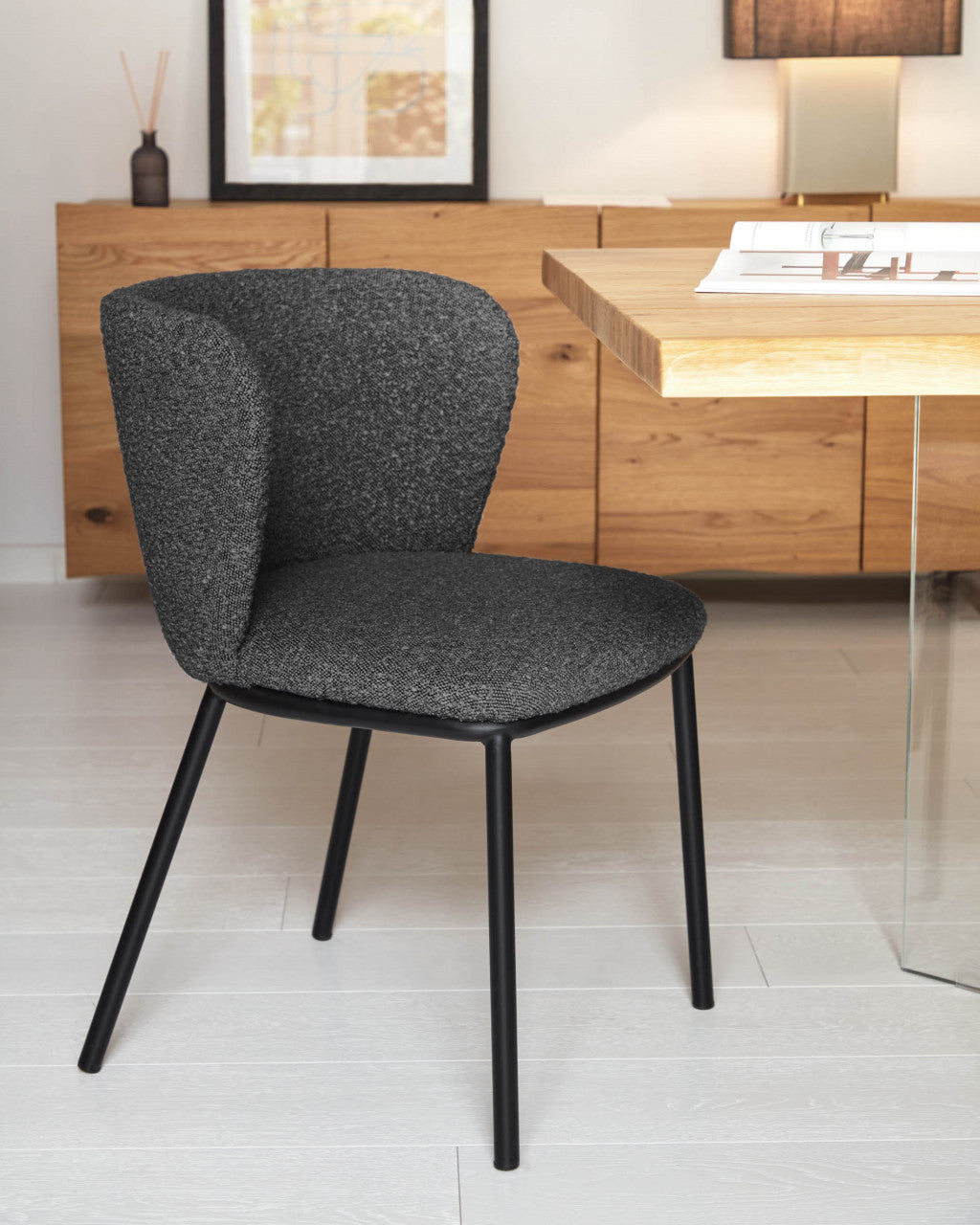 Scaun dining negru din textil Ciselia Kave Home