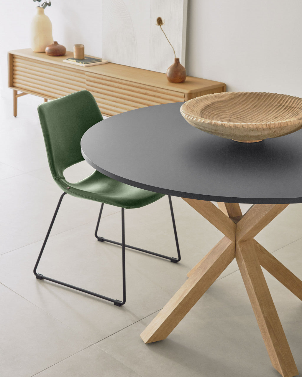 Scaun dining verde din piele si metal Zahara Kave Home