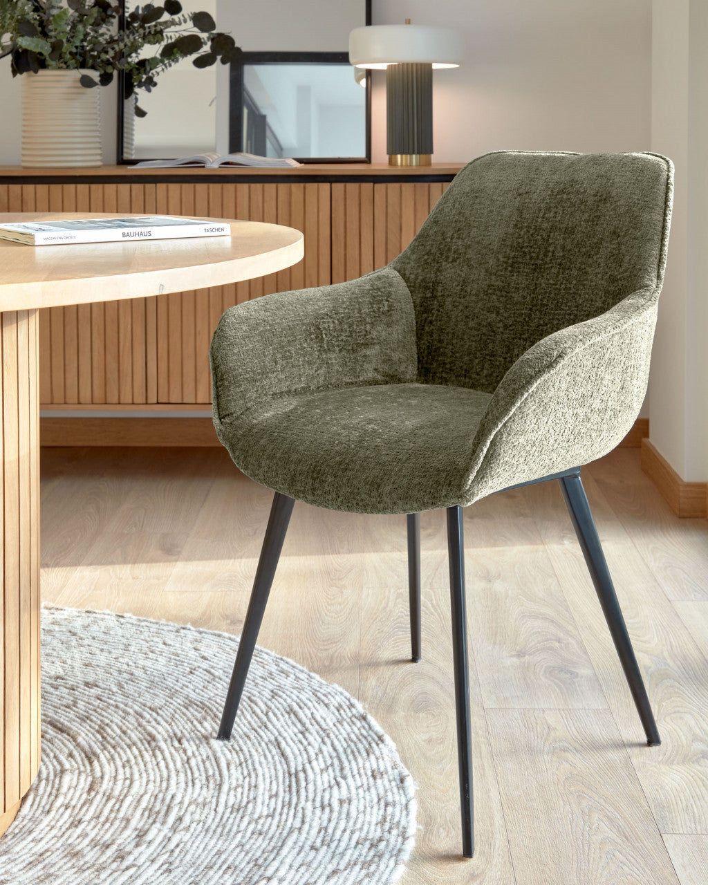 Scaun dining verde inchis din catifea Amira Kave Home