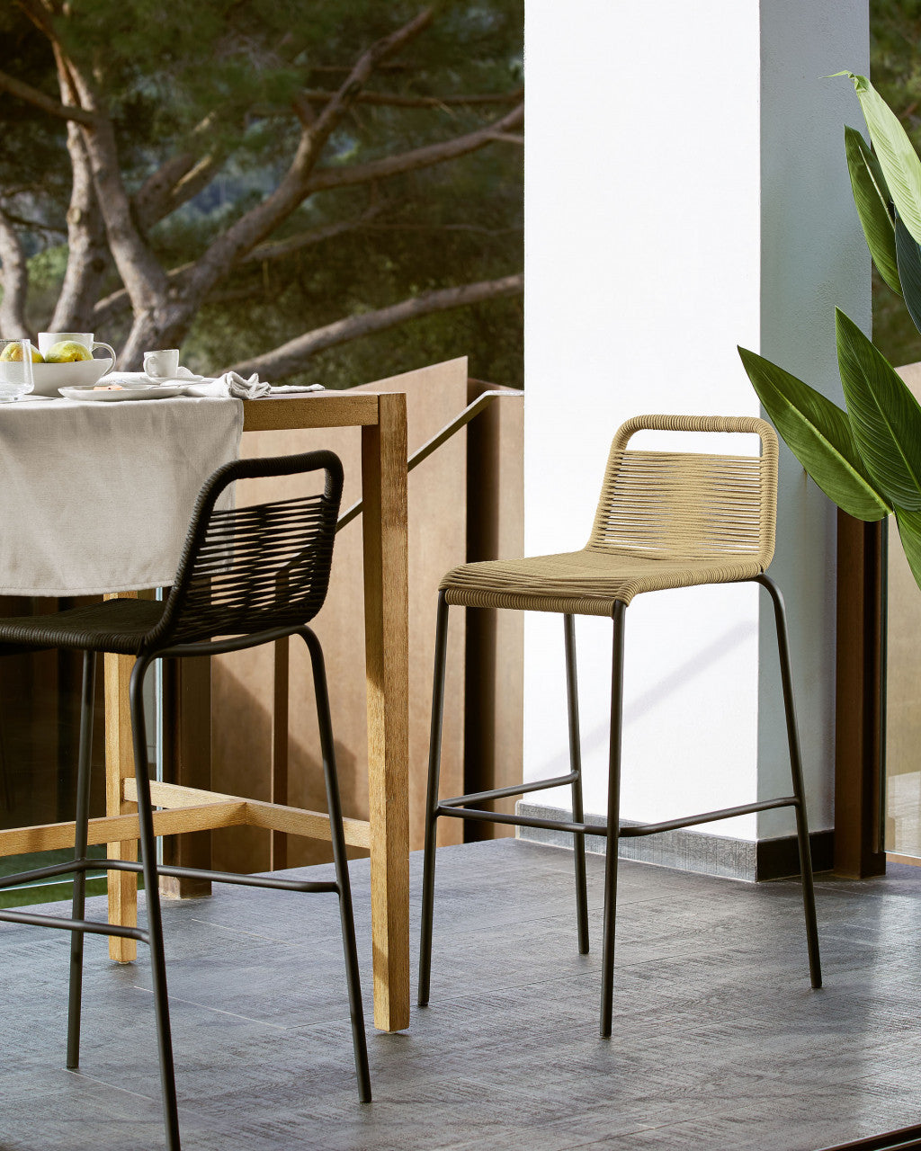 Scaun exterior bar bej din metal Lambton Kave Home